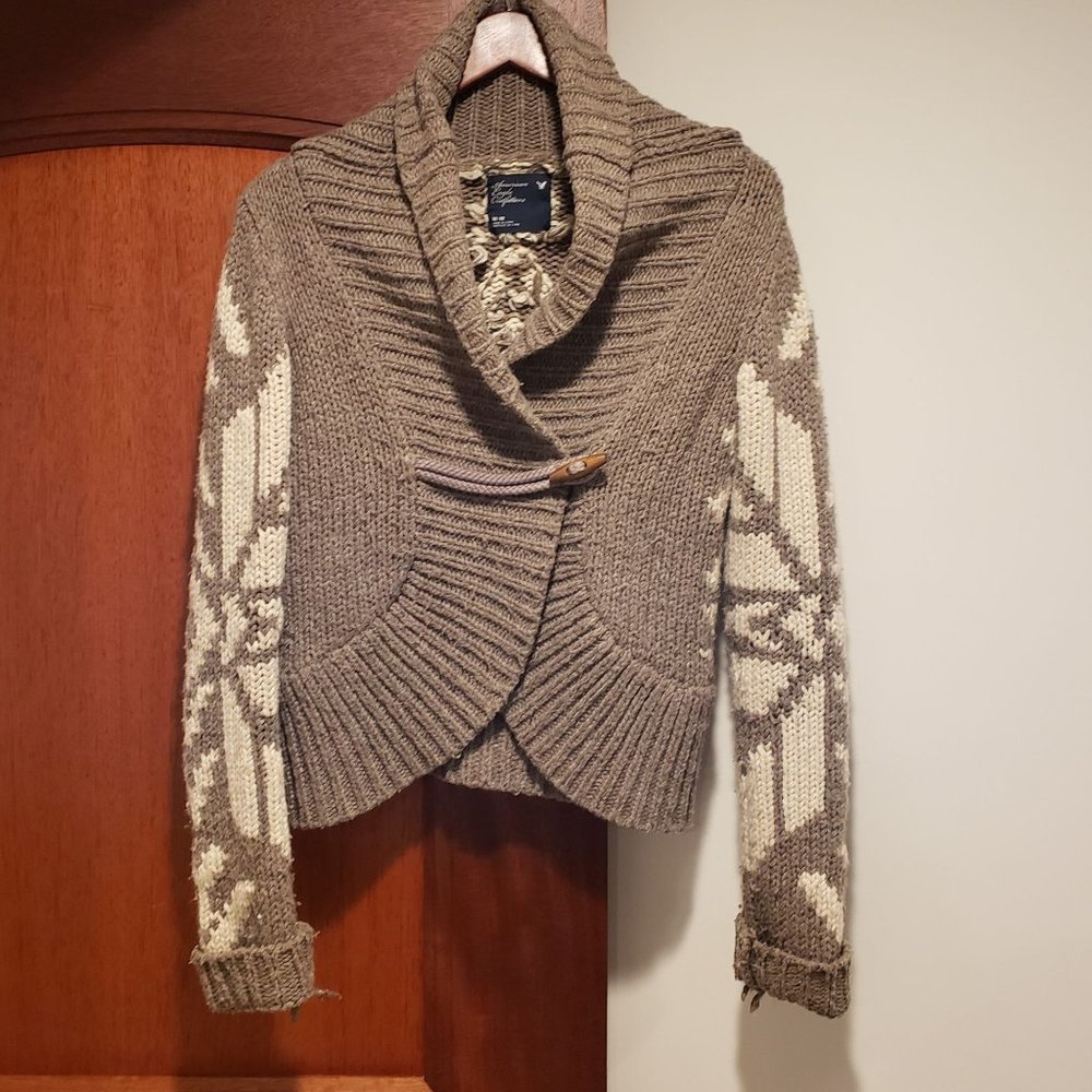 American Eagle Outfitters Brown Cream Snowflake Cable-Knit Cardigan Size Medium
